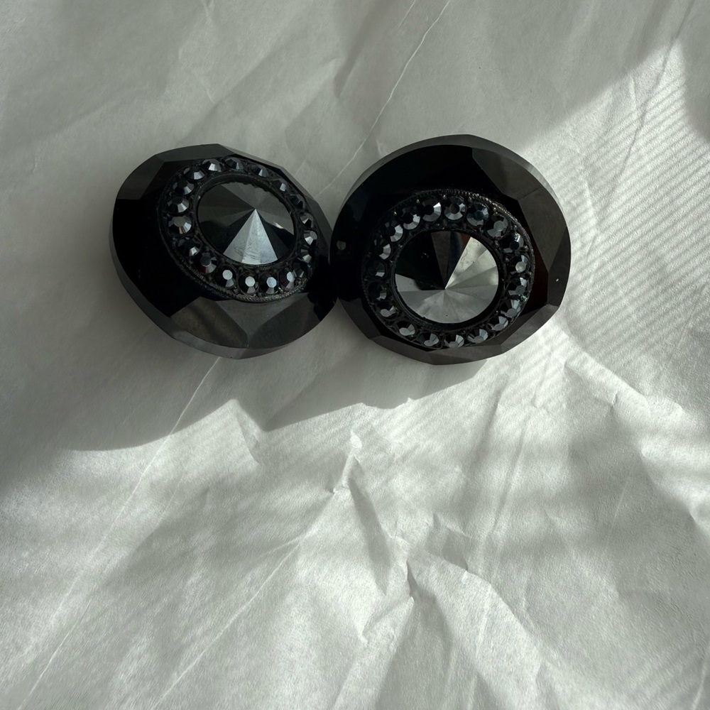 Lanvin Paris black crystal earring clip - Picture 6 of 15